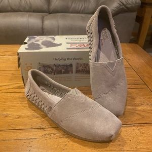 NWT SKECHERS BOBS PEACE & LOVE STYLE TAN/TAUPE SIZE 6.5. With MEMORY FOAM